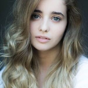 تصویر هنرمند Holly Earl