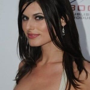 تصویر هنرمند Nicole Holland