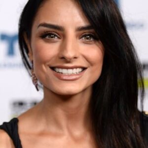 تصویر هنرمند Aislinn Derbez