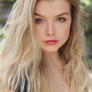 تصویر هنرمند Anna Grace Barlow