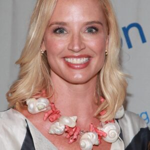 تصویر هنرمند Laurie Dhue