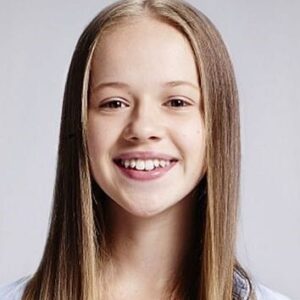 تصویر هنرمند Holly J. Barrett