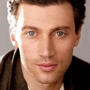 تصویر هنرمند Bryce Pinkham