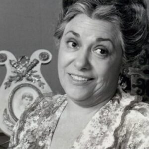 تصویر هنرمند Naomi Stevens