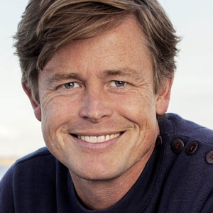 تصویر هنرمند Caspar Phillipson