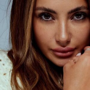 تصویر هنرمند Cassie Cardelle