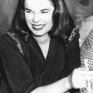 تصویر هنرمند Oona O'Neill Chaplin