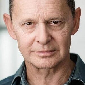 تصویر هنرمند Jonathan Oliver