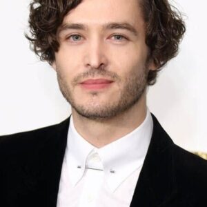 تصویر هنرمند Alexander Vlahos
