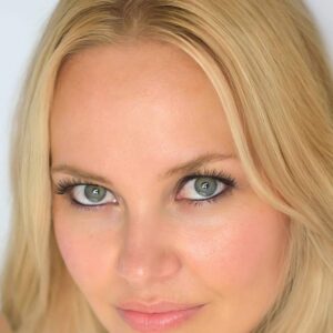 تصویر هنرمند Amy Esterle