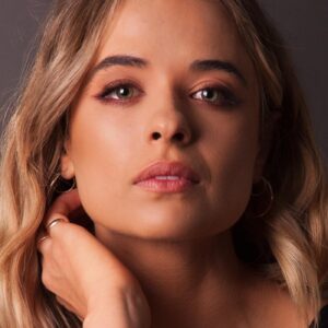 تصویر هنرمند Raechelle Banno