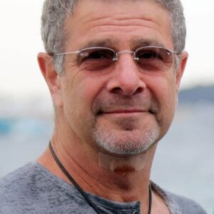 تصویر هنرمند Gil Junger