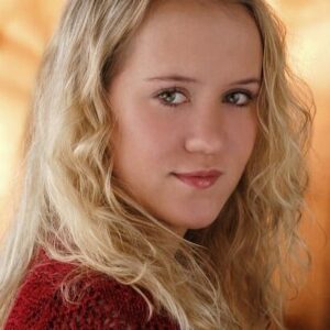 تصویر هنرمند Aria Noelle Curzon