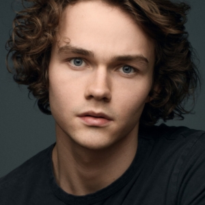 تصویر هنرمند Levi Miller