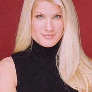 تصویر هنرمند Sarah Plommer