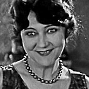 تصویر هنرمند Charlotte Mineau