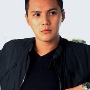 تصویر هنرمند Oscar Chan Yat-Tin