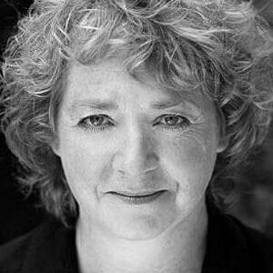 تصویر هنرمند Pauline Whitaker