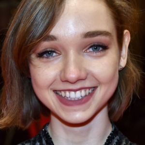 تصویر هنرمند Julia Sarah Stone