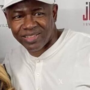 تصویر هنرمند John West Jr