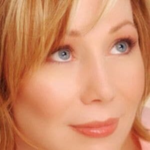 تصویر هنرمند Holly Cross Vagley