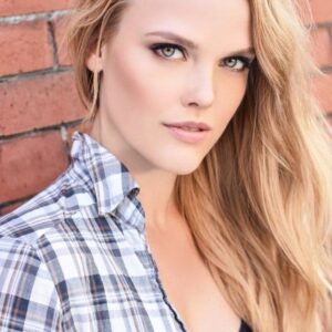 تصویر هنرمند Clare Filipow