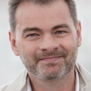 تصویر هنرمند Clovis Cornillac