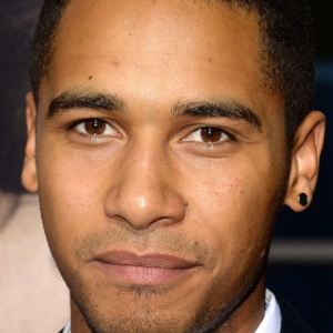 تصویر هنرمند Elliot Knight