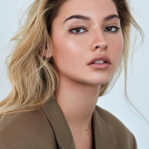 تصویر هنرمند Madelyn Cline