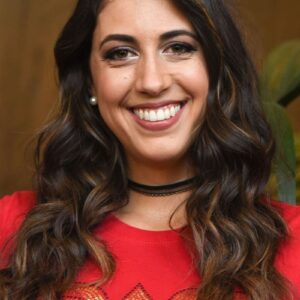 تصویر هنرمند Caitlin Dechelle