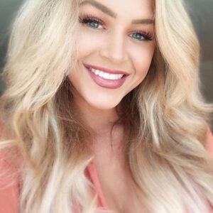 تصویر هنرمند Courtney Tailor