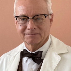 تصویر هنرمند Alex Hyde-White