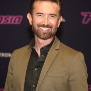 تصویر هنرمند T. Justin Ross