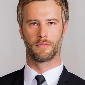 تصویر هنرمند Özgür Çevik