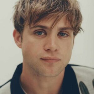 تصویر هنرمند Leo Woodall