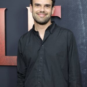 تصویر هنرمند Charlie Sarroff