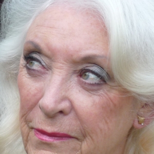 تصویر هنرمند Claire Johnston