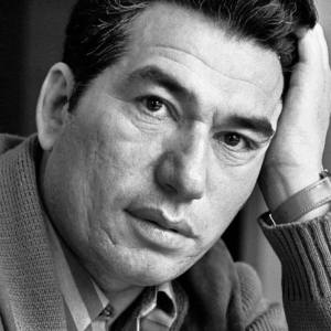 تصویر هنرمند Chinghiz Aitmatov