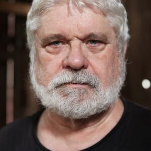 تصویر هنرمند Logan Fry