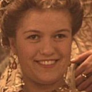 تصویر هنرمند Hayley Burroughs