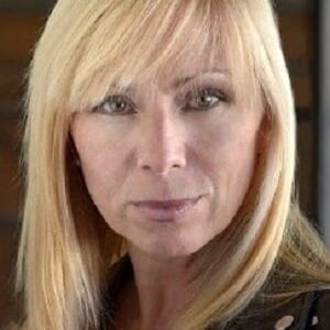 تصویر هنرمند Carolyn Adair