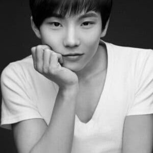 تصویر هنرمند Kimchoi Yong-joon