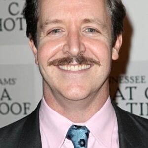 تصویر هنرمند T.J. Kenneally