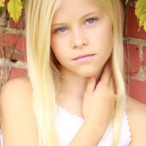 تصویر هنرمند Claire McReynolds