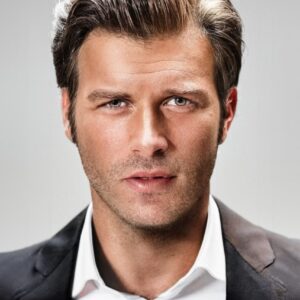 تصویر هنرمند Kıvanç Tatlıtuğ