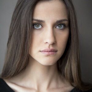 تصویر هنرمند İrem Helvacıoğlu