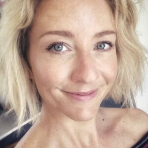 تصویر هنرمند Flora Moody