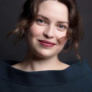 تصویر هنرمند Ester Kuntu