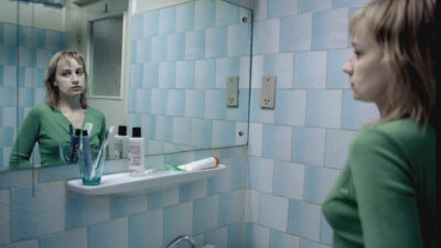 Teaser for 4 Months, 3 Weeks and 2 Days