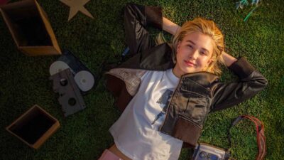 Teaser for The Moon and Back